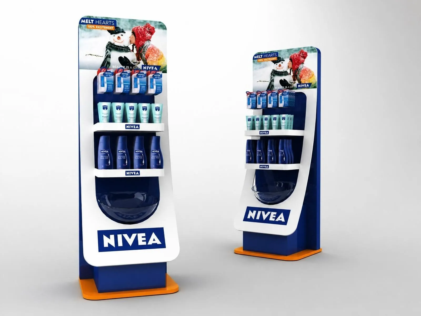 Zwei Nivea-Bodendisplays in Blau und Weiß, nebeneinander vor schlichtem Studiohintergrund fotografiert.